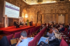 podiumsdiskussion_2_-400x267